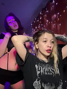 Snapshot of Dooubletroublee chatting on 01-25-25, 04:23 Dooubletroublee online show from 01-25-25, 04:23