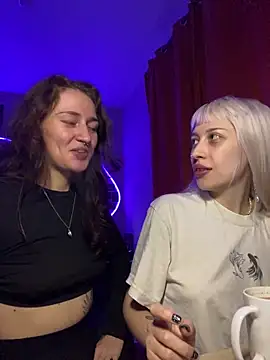 Snapshot of Dooubletroublee chatting on 09-30-25, 08:03 Dooubletroublee online show from 09-30-25, 08:03