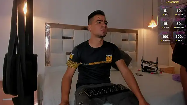 Snapshot of PittAndLunaa chatting on 11-06-25, 12:17 PittAndLunaa online show from 11-06-25, 12:17