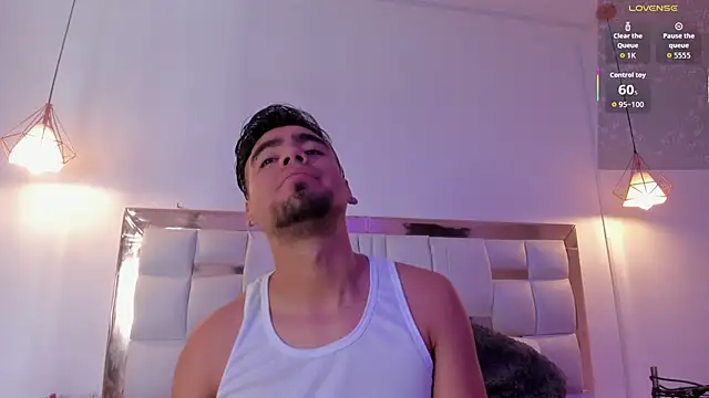 Snapshot of PittAndLunaa chatting on 11-25-25, 12:16 PittAndLunaa online show from 11-25-25, 12:16