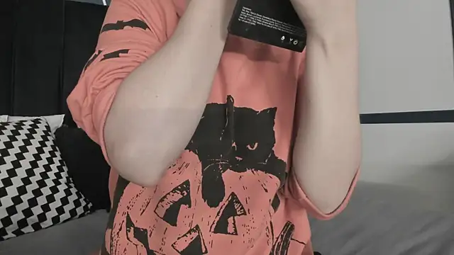 Adeelinee online show from 01-17-25, 07:49