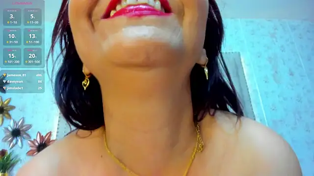 Snapshot of Victoriarouss- chatting on 02-08-25, 01:54 Victoriarouss- online show from 02-08-25, 01:54