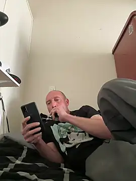 El Gizmo online show from 02-22-25, 06:19