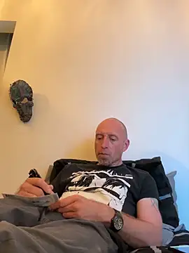 El Gizmo online show from 09-29-25, 04:45