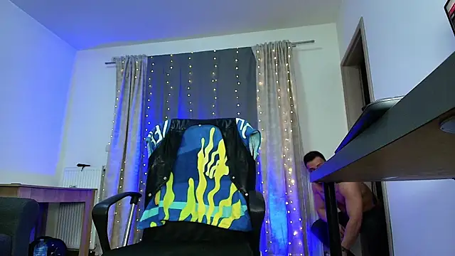 Snapshot of juliusmasters chatting on 01-18-25, 08:30 juliusmasters online show from 01-18-25, 08:30