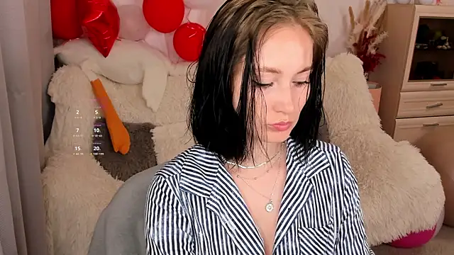 Snapshot of LisaMooore chatting on 07-02-26, 04:02 LisaMooore online show from 07-02-26, 04:02
