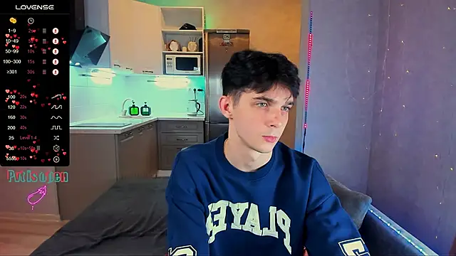 Aaron Boom online show from 10-12-25, 01:15