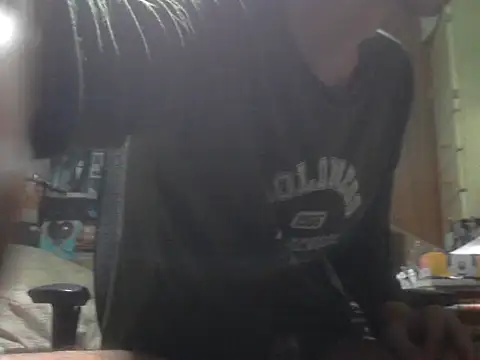 Snapshot of shikokichi55 chatting on 10-27-25, 04:22 shikokichi55 online show from 10-27-25, 04:22