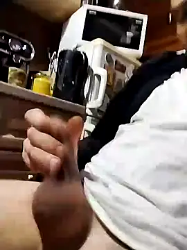 Snapshot of tomee83 chatting on 12-04-25, 06:12 tomee83 online show from 12-04-25, 06:12