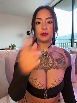 Snapshot of Rae_Lil_White chatting on 02-19-26, 11:01 Rae Lil White online show from 02-19-26, 11:01