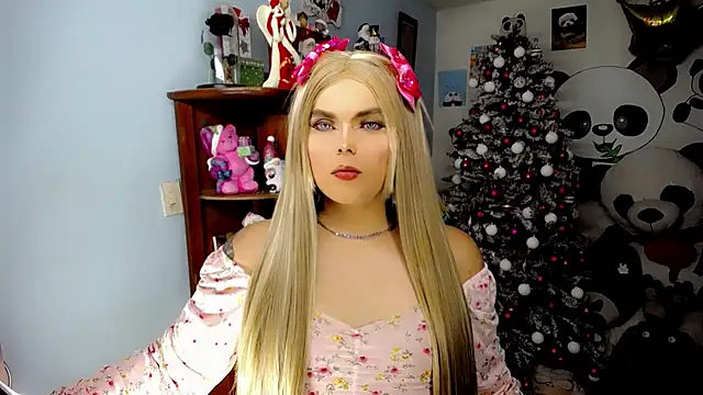 Snapshot of SweetKim21 chatting on 12-12-24, 04:04 SweetKim21 online show from 12-12-24, 04:04