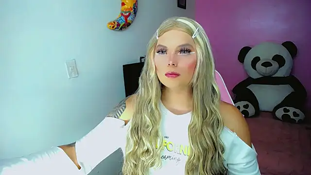 Snapshot of SweetKim21 chatting on 11-11-25, 02:44 SweetKim21 online show from 11-11-25, 02:44