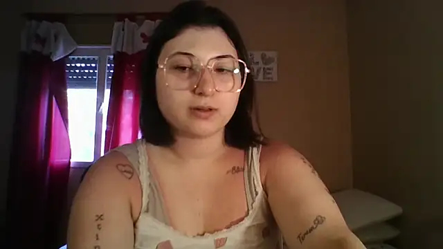 Snapshot of imsohornydacom chatting on 11-28-25, 08:33 imsohornydacom online show from 11-28-25, 08:33