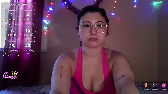 Snapshot of imsohornydacom chatting on 12-17-25, 06:25 imsohornydacom online show from 12-17-25, 06:25