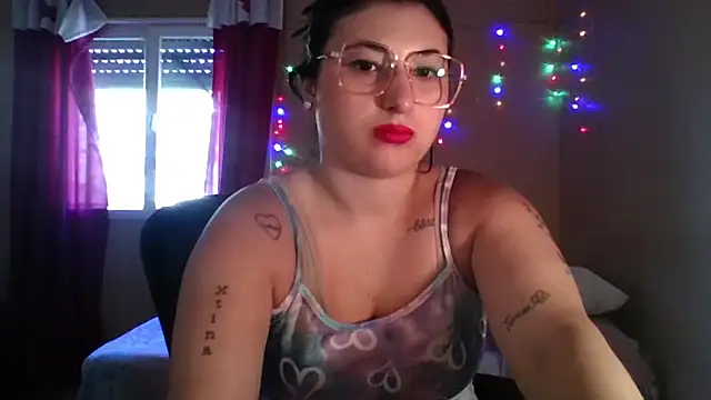 Snapshot of imsohornydacom chatting on 02-06-26, 06:33 imsohornydacom online show from 02-06-26, 06:33