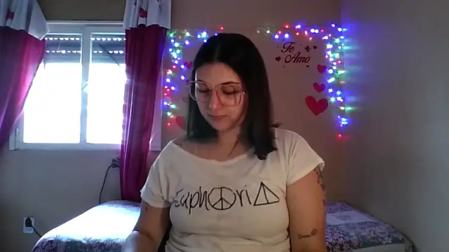 Snapshot of imsohornydacom chatting on 02-26-26, 05:45 imsohornydacom online show from 02-26-26, 05:45