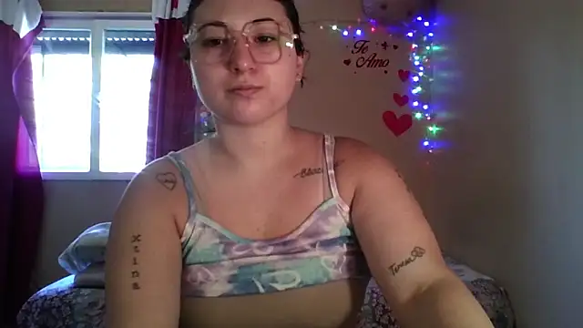 Snapshot of imsohornydacom chatting on 03-11-26, 03:51 imsohornydacom online show from 03-11-26, 03:51