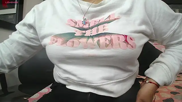 Snapshot of dayadubey_ chatting on 09-26-25, 10:08 dayadubey online show from 09-26-25, 10:08