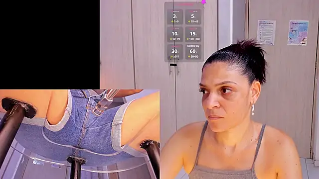 Snapshot of KatteMoss chatting on 02-25-25, 07:58 KatteMoss online show from 02-25-25, 07:58