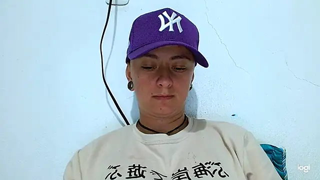 Snapshot of tomboyblue chatting on 01-22-25, 11:21 tomboyblue online show from 01-22-25, 11:21