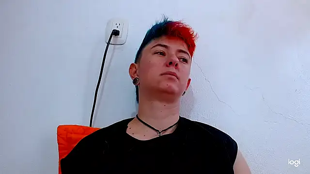 Snapshot of tomboyblue chatting on 01-31-25, 04:59 tomboyblue online show from 01-31-25, 04:59