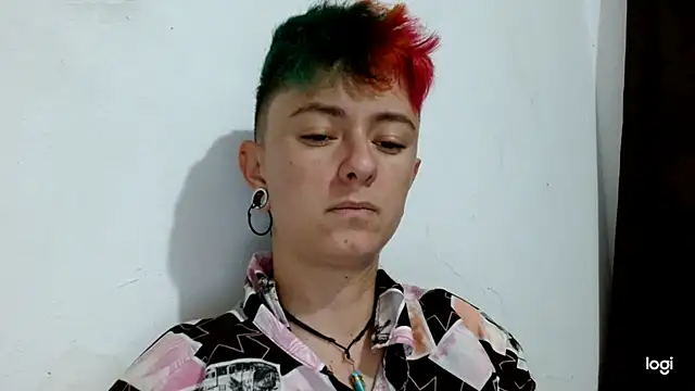 Snapshot of tomboyblue chatting on 02-26-25, 04:25 tomboyblue online show from 02-26-25, 04:25