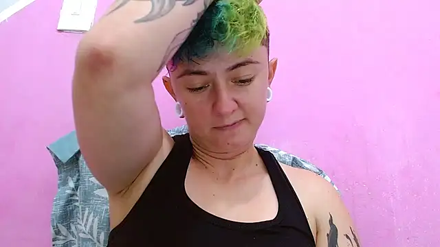 Snapshot of tomboyblue chatting on 10-06-25, 10:51 tomboyblue online show from 10-06-25, 10:51