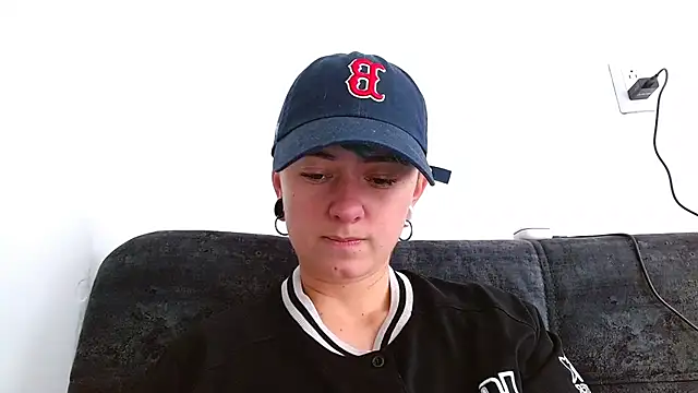 Snapshot of tomboyblue chatting on 11-15-25, 04:14 tomboyblue online show from 11-15-25, 04:14