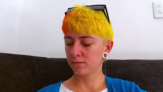 tomboyblue online show from 12-20-25, 04:03