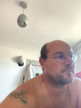 Snapshot of porompomperro chatting on 10-14-25, 01:12 porompomperro online show from 10-14-25, 01:12