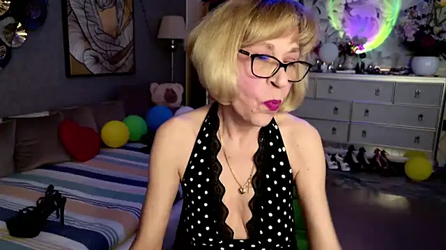 Snapshot of HornyMilf_555 chatting on 04-28-26, 01:05 HornyMilf 555 online show from 04-28-26, 01:05