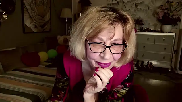 Snapshot of HornyMilf_555 chatting on 05-12-26, 05:15 HornyMilf 555 online show from 05-12-26, 05:15