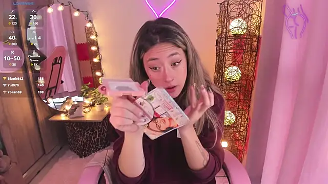 Snapshot of violet_ch chatting on 01-28-25, 09:50 violet ch online show from 01-28-25, 09:50