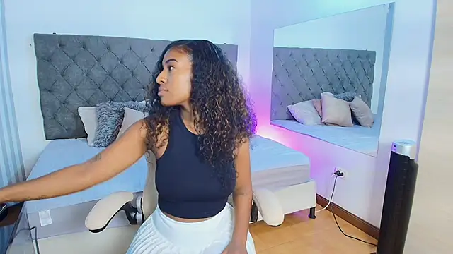 rebeca cortez  online show from 01-16-25, 03:45