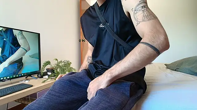 Snapshot of ALEJANDRO_BIGCOCK chatting on 07-11-26, 12:19 ALEJANDRO BIGCOCK online show from 07-11-26, 12:19