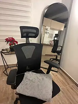 Eva Gonzalez online show from 01-18-25, 02:03