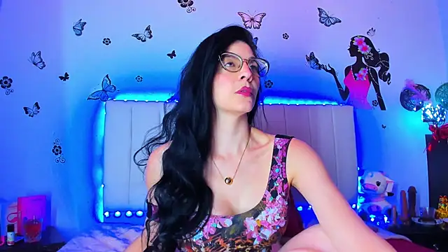 Snapshot of caro_lyne_ chatting on 02-17-26, 04:13 caro lyne online show from 02-17-26, 04:13