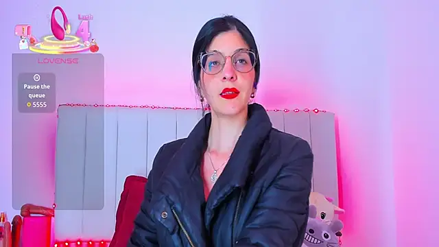 Snapshot of caro_lyne_ chatting on 06-12-26, 07:24 caro lyne online show from 06-12-26, 07:24
