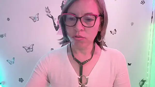 Lady breaks hearts online show from 03-25-26, 12:55