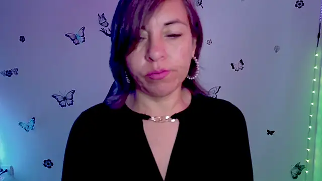 Lady breaks hearts online show from 04-06-26, 12:50