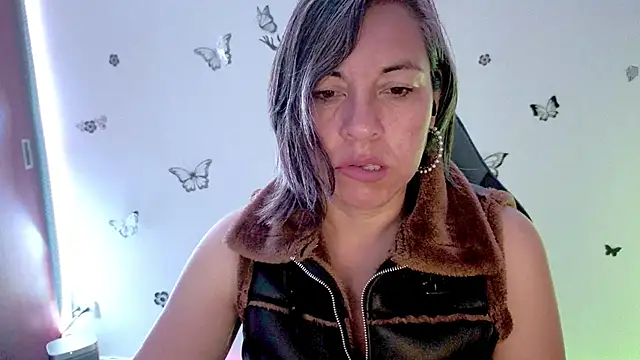 Lady breaks hearts online show from 04-19-26, 10:14