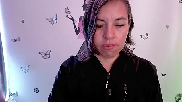 Snapshot of Lady_breaks_hearts chatting on 04-21-26, 12:44 Lady breaks hearts online show from 04-21-26, 12:44