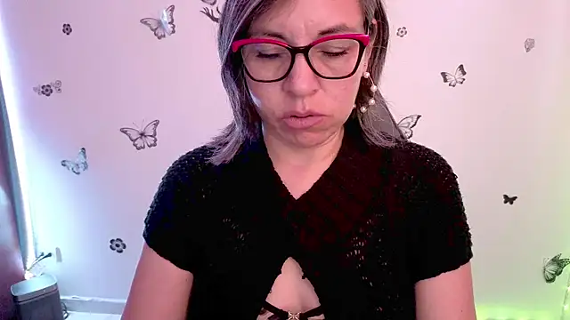 Snapshot of Lady_breaks_hearts chatting on 04-27-26, 01:20 Lady breaks hearts online show from 04-27-26, 01:20