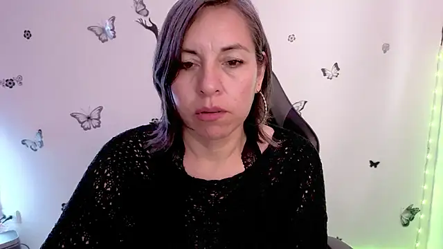 Snapshot of Lady_breaks_hearts chatting on 05-04-26, 02:02 Lady breaks hearts online show from 05-04-26, 02:02