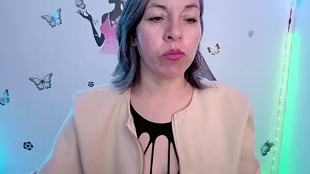 Snapshot of Lady_breaks_hearts chatting on 06-02-26, 01:13 Lady breaks hearts online show from 06-02-26, 01:13