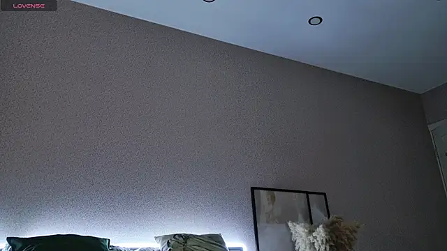 Snapshot of Hey_Kris chatting on 12-22-24, 06:37 Hey Kris online show from 12-22-24, 06:37