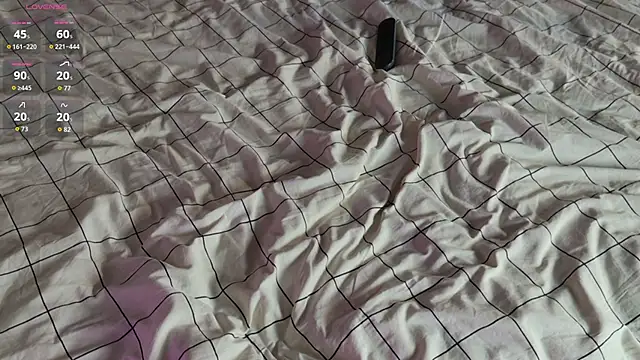 Snapshot of Hey_Kris chatting on 11-06-25, 03:46 Hey Kris online show from 11-06-25, 03:46