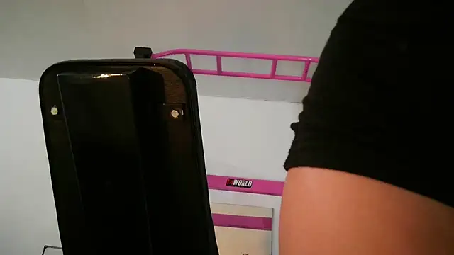 Snapshot of Melisa_cream chatting on 12-24-24, 06:28 Melisa cream online show from 12-24-24, 06:28