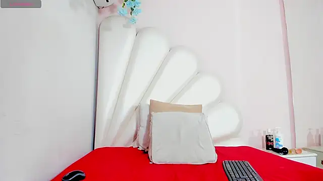 Lorena Hawkins online show from 02-03-25, 01:40