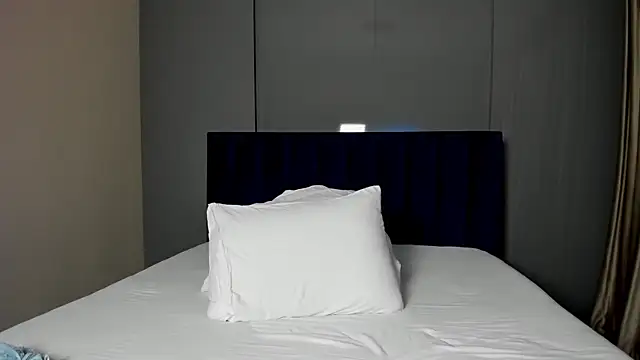 Snapshot of Project-Raven chatting on 10-28-25, 08:55 Project-Raven online show from 10-28-25, 08:55